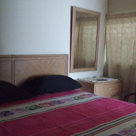 Отель Yard Style Кингстон Экстерьер фото