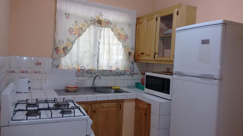 Отель Yard Style Кингстон Экстерьер фото